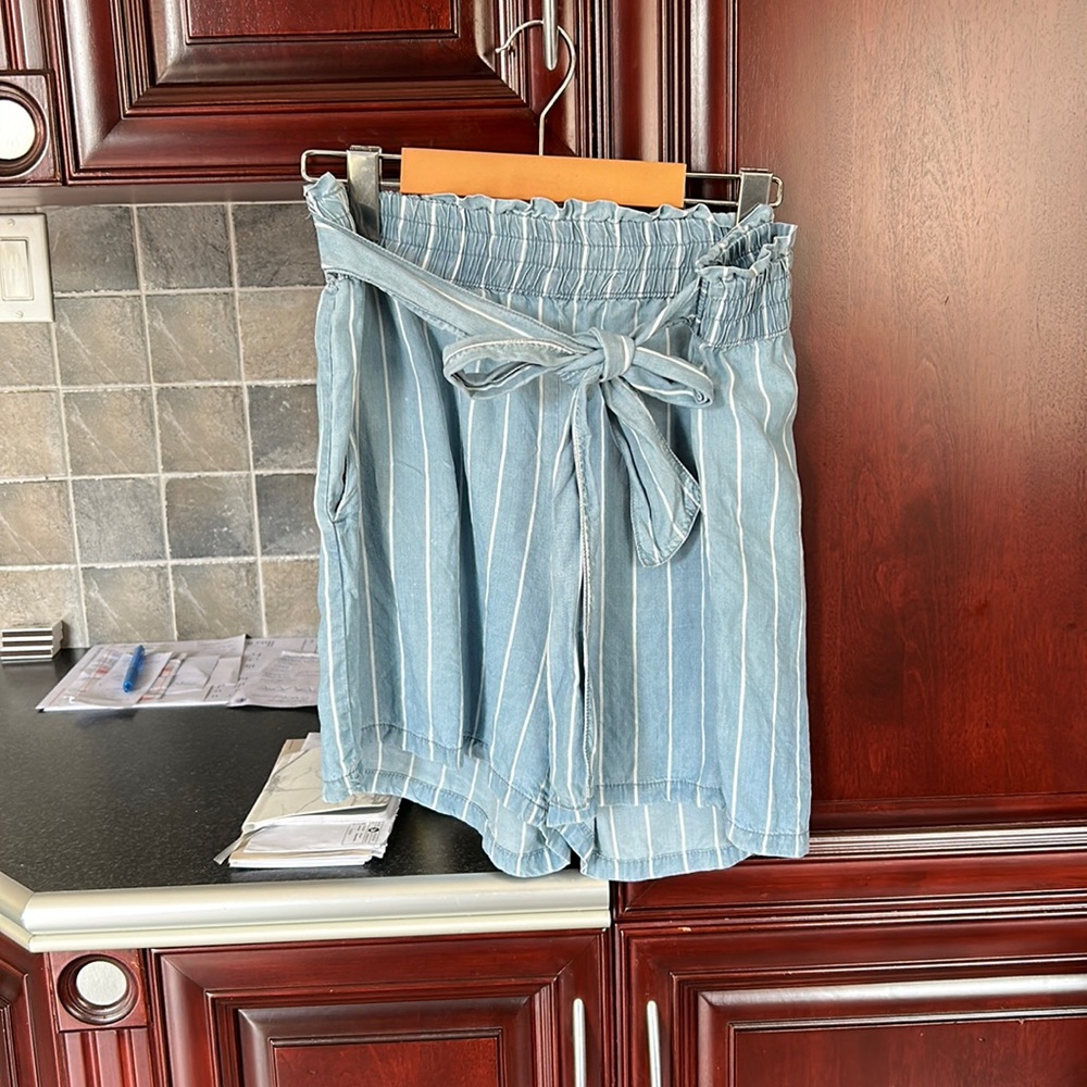 DYNAMITE blue/white paper bag shorts size medium - Picture 4 of 9